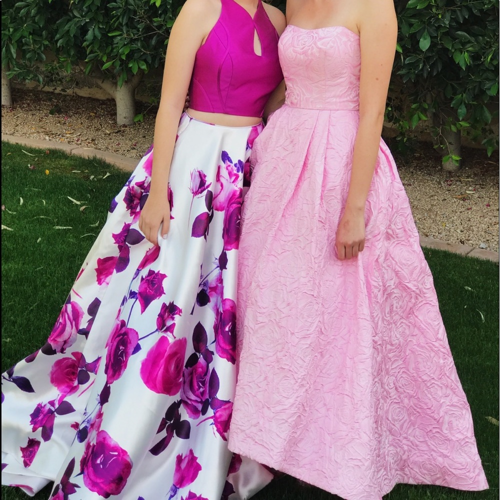 Prom dress - Picture 1 of 3